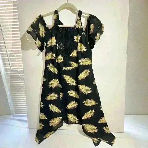 Disney Womens Black Beauty And The Beast Feather Cold Shoulder Dress Size S - Picture 1 of 12